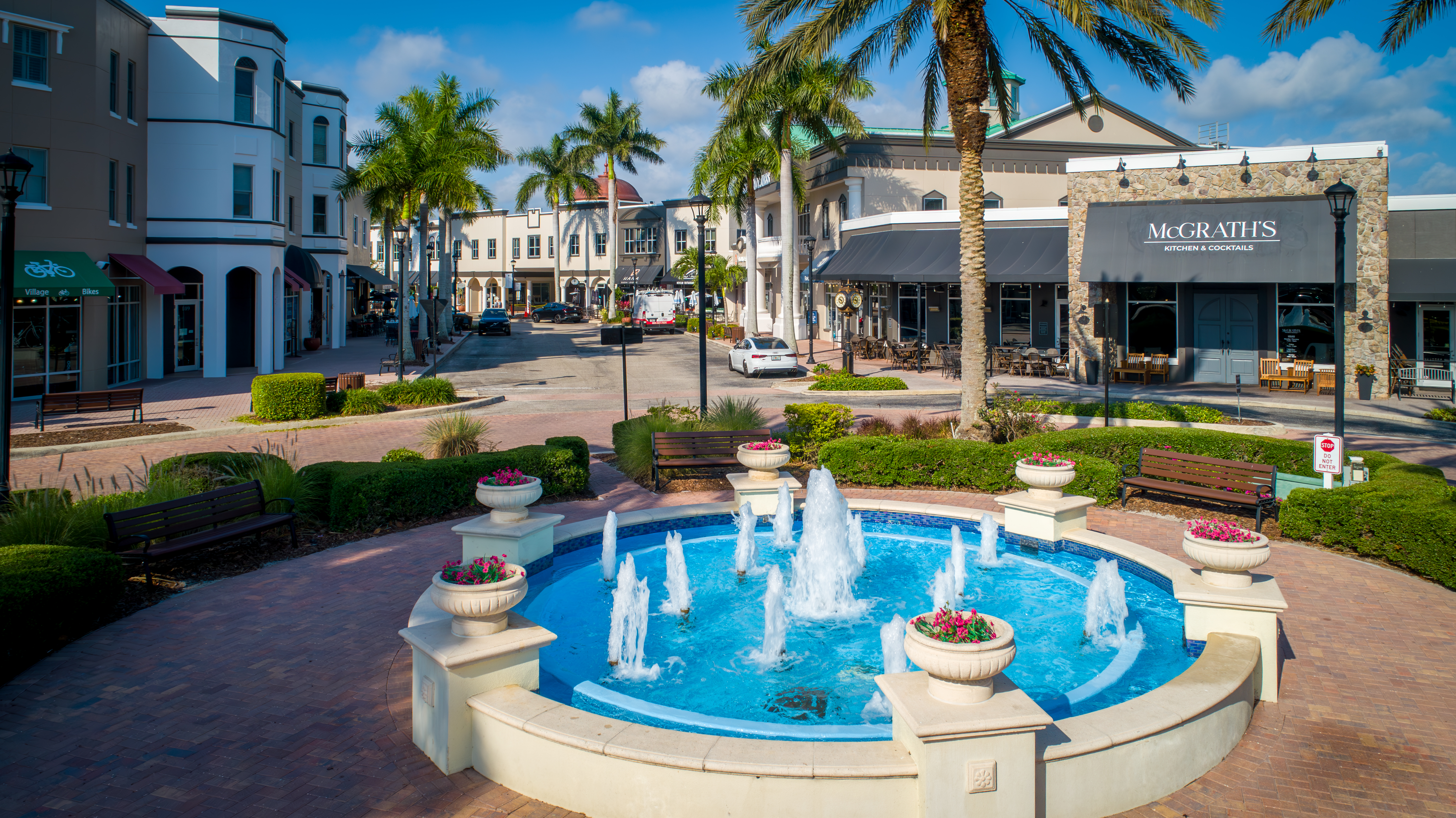 Fountain in the middle of a roundabout